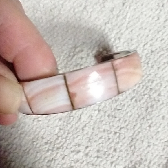 Silvertone pink shell small cuff bracelet - Picture 1 of 4